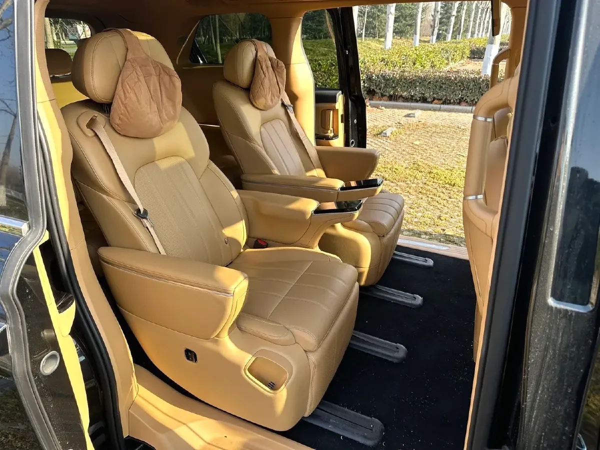 2025 Voyah Dream 1.5T 150HP L4 PHEV 41.7KWH,autocango,china used car exporter,china ev exporter,chinese used car exporter,chinese used ev exporter