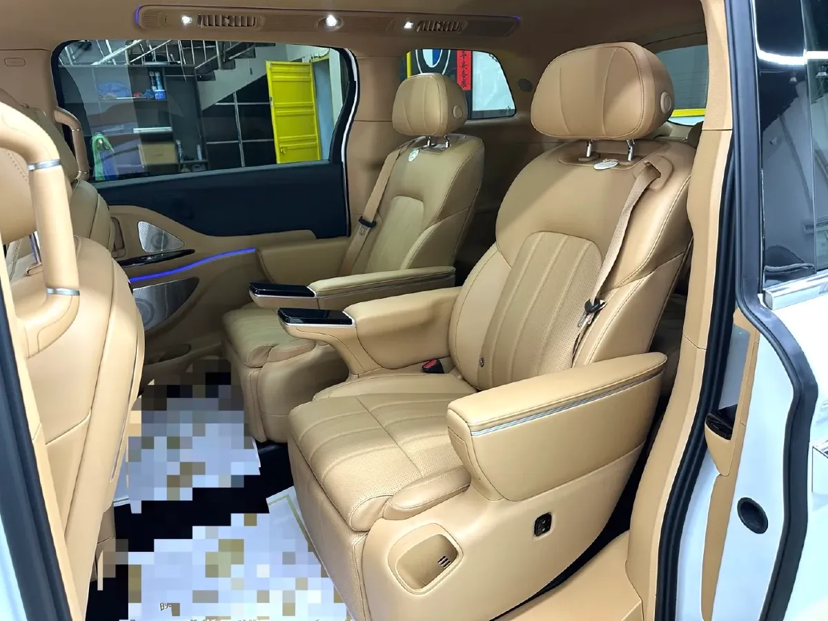 2025 Voyah Dream 1.5T 150HP L4 PHEV 41.7KWH,autocango,china used car exporter,china ev exporter,chinese used car exporter,chinese used ev exporter