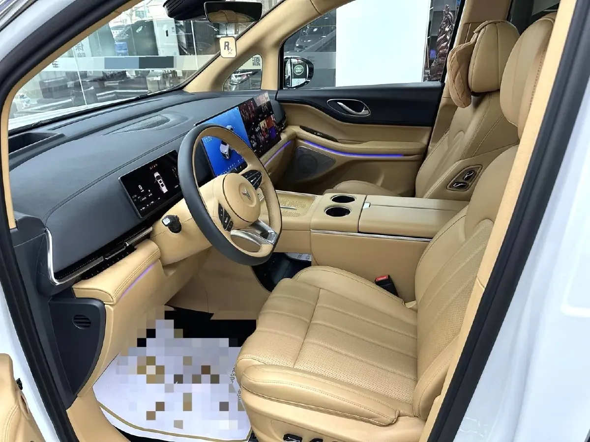 2025 Voyah Dream 1.5T 150HP L4 PHEV 41.7KWH,autocango,china used car exporter,china ev exporter,chinese used car exporter,chinese used ev exporter