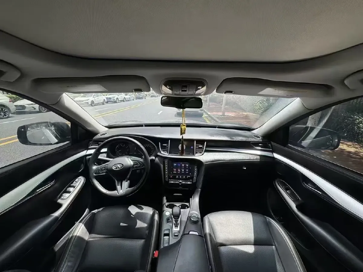 2018 Infiniti QX30 2.0T 211HP L4 7DCT,autocango,china used car exporter,china ev exporter,chinese used car exporter,chinese used ev exporter