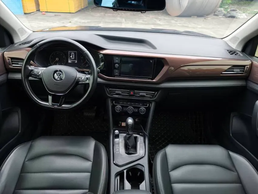 2019 MINI MINI 1.5T 102HP L3 7DCT,autocango,china used car exporter,china ev exporter,chinese used car exporter,chinese used ev exporter