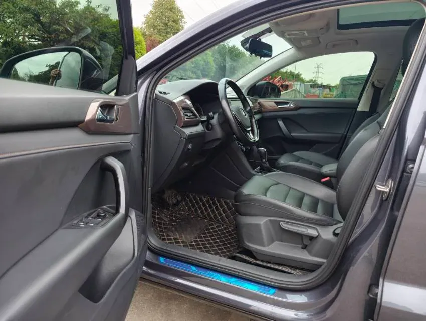 2019 MINI MINI 1.5T 102HP L3 7DCT,autocango,china used car exporter,china ev exporter,chinese used car exporter,chinese used ev exporter