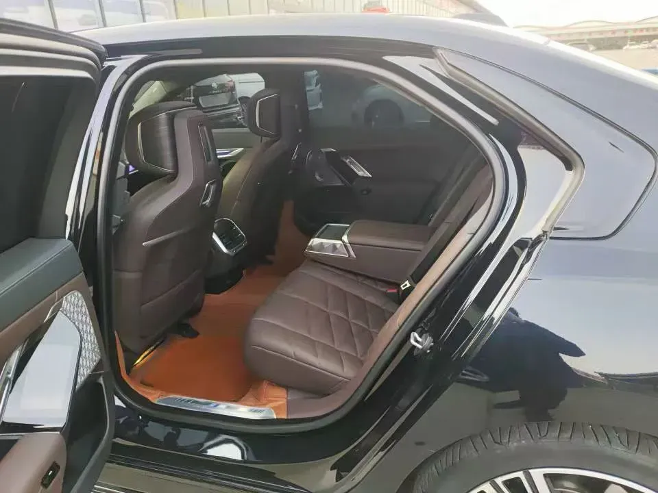 2023 BMW 7 Series 3.0T 381HP L6 8AT,autocango,china used car exporter,china ev exporter,chinese used car exporter,chinese used ev exporter