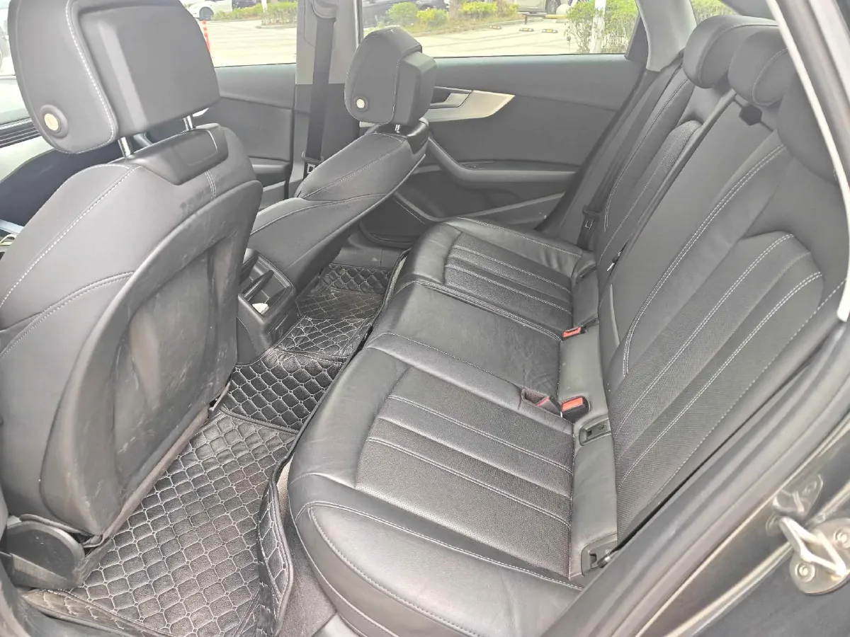 2020 Audi A4L 2.0T 190HP L4 7DCT,autocango,china used car exporter,china ev exporter,chinese used car exporter,chinese used ev exporter