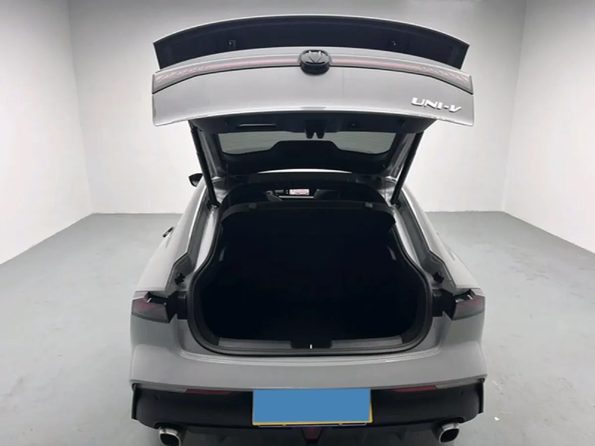 2022 ChangAn UNI-V 1.5T 188HP L4 7DCT,autocango,china used car exporter,china ev exporter,chinese used car exporter,chinese used ev exporter