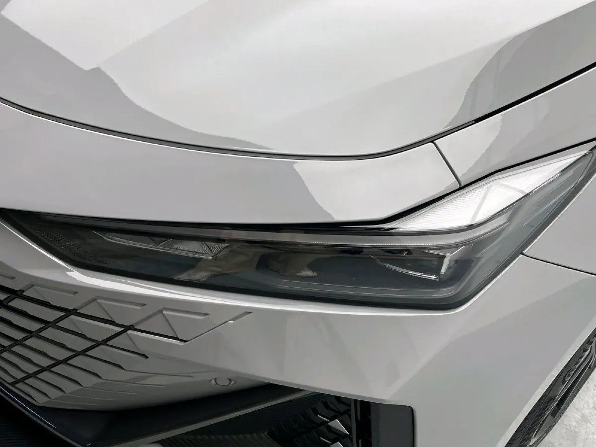 2022 ChangAn UNI-V 1.5T 188HP L4 7DCT,autocango,china used car exporter,china ev exporter,chinese used car exporter,chinese used ev exporter