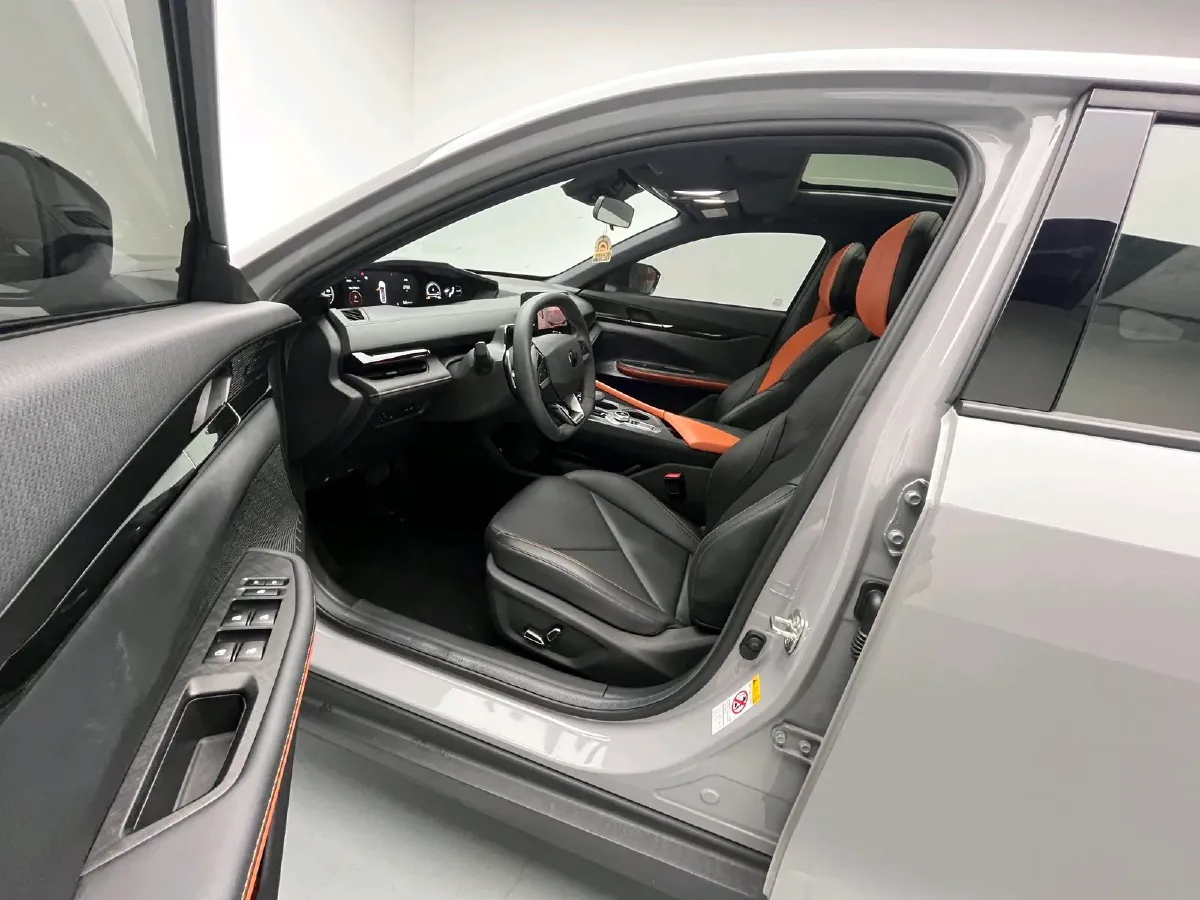 2022 ChangAn UNI-V 1.5T 188HP L4 7DCT,autocango,china used car exporter,china ev exporter,chinese used car exporter,chinese used ev exporter