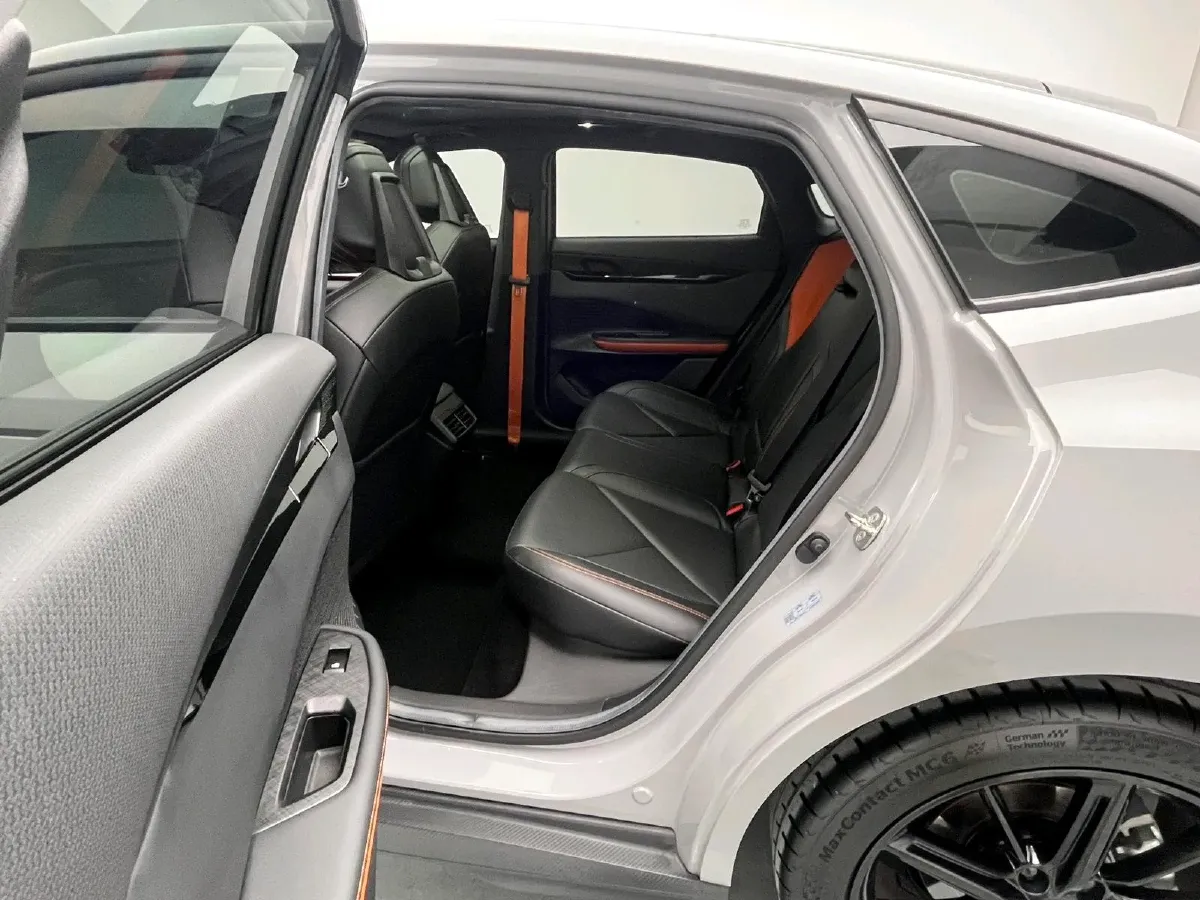 2022 ChangAn UNI-V 1.5T 188HP L4 7DCT,autocango,china used car exporter,china ev exporter,chinese used car exporter,chinese used ev exporter