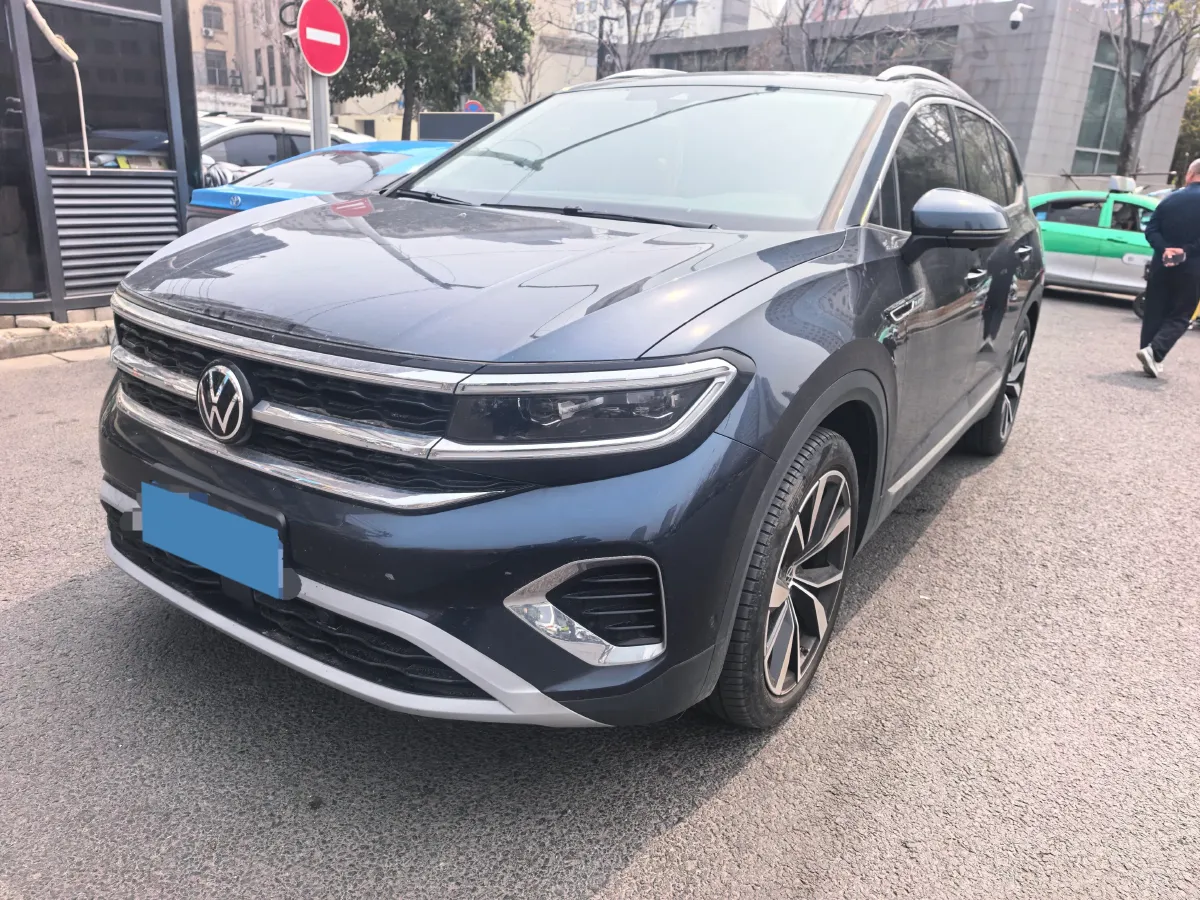 2023 Volkswagen Talagon 2.5T 299HP V6 7DCT,autocango,china used car exporter,china ev exporter,chinese used car exporter,chinese used ev exporter