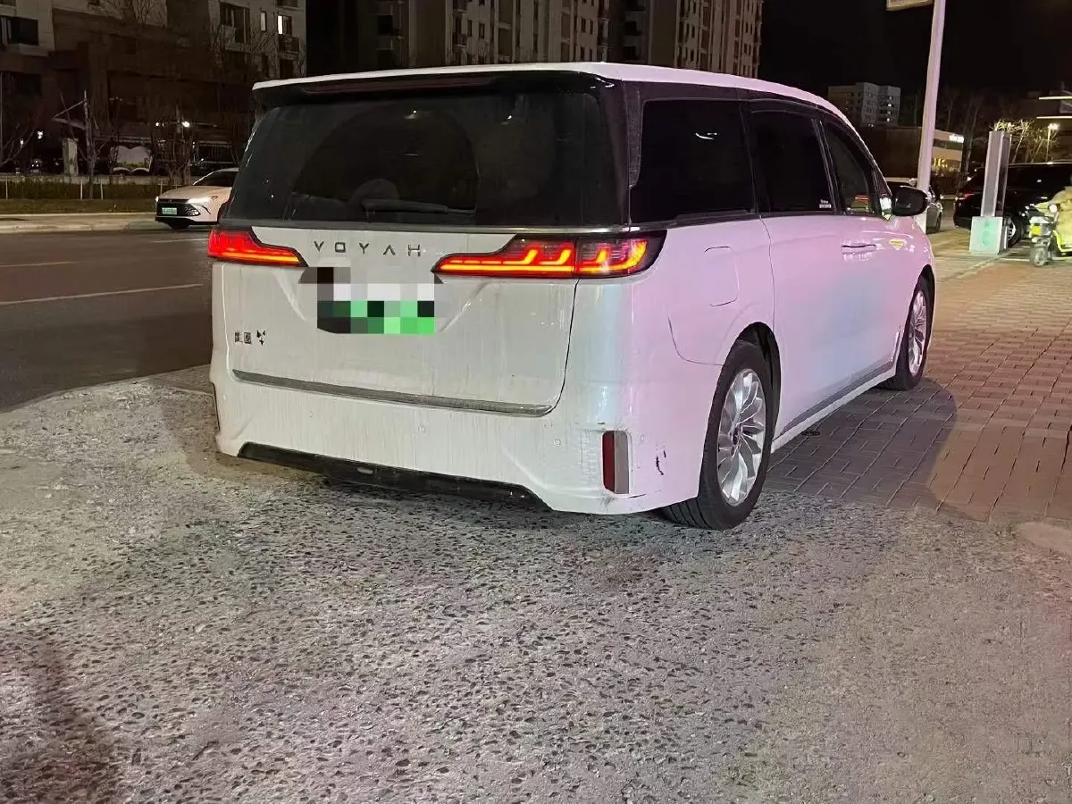 2022 Voyah Dream 1.5T 136HP L4 PHEV 25.57KWH,autocango,china used car exporter,china ev exporter,chinese used car exporter,chinese used ev exporter