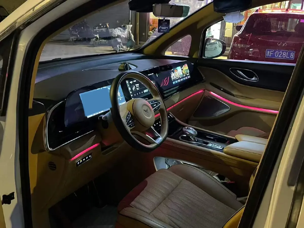 2022 Voyah Dream 1.5T 136HP L4 PHEV 25.57KWH,autocango,china used car exporter,china ev exporter,chinese used car exporter,chinese used ev exporter