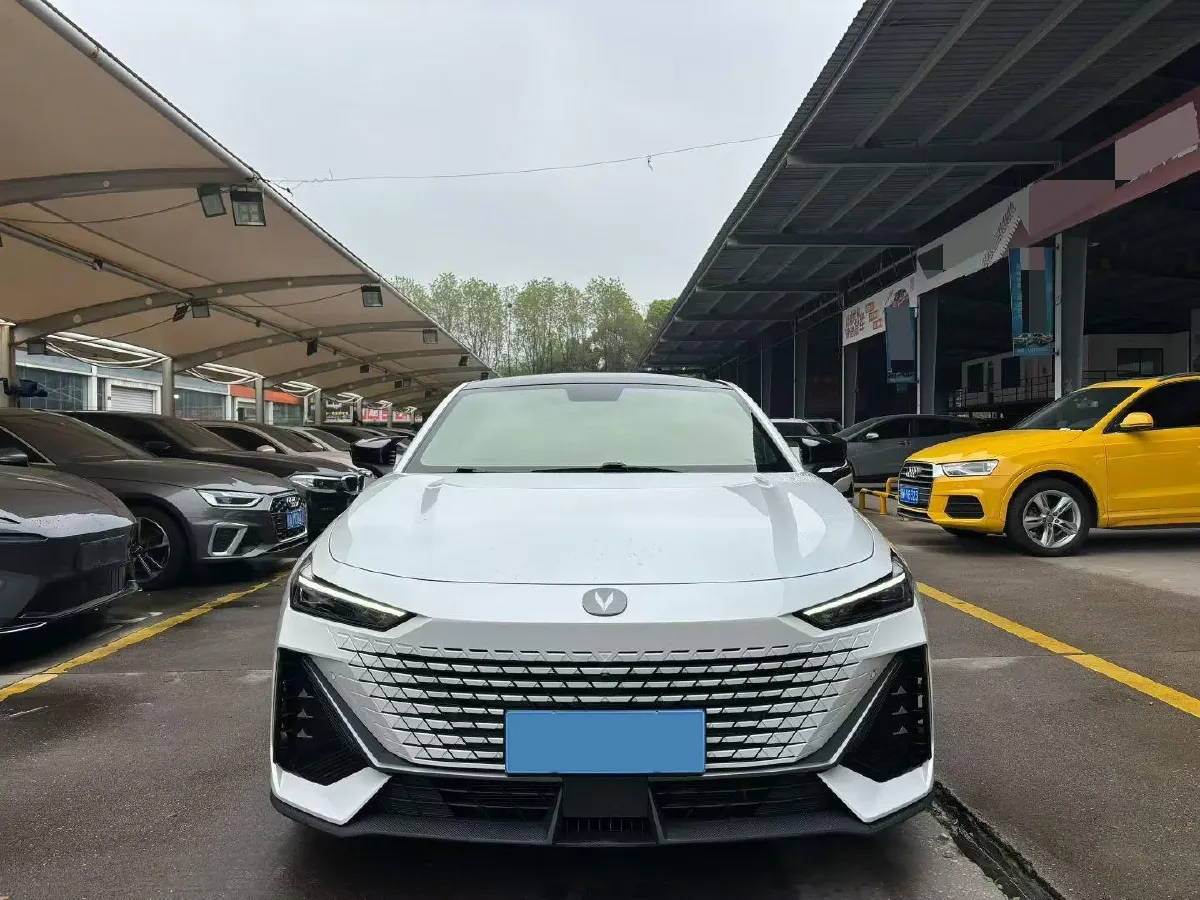 2022 ChangAn UNI-V 1.5T 188HP L4 7DCT,autocango,china used car exporter,china ev exporter,chinese used car exporter,chinese used ev exporter