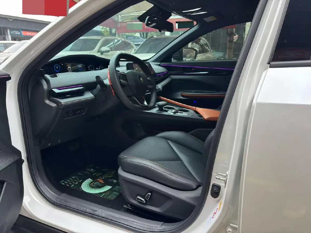 2022 ChangAn UNI-V 1.5T 188HP L4 7DCT,autocango,china used car exporter,china ev exporter,chinese used car exporter,chinese used ev exporter