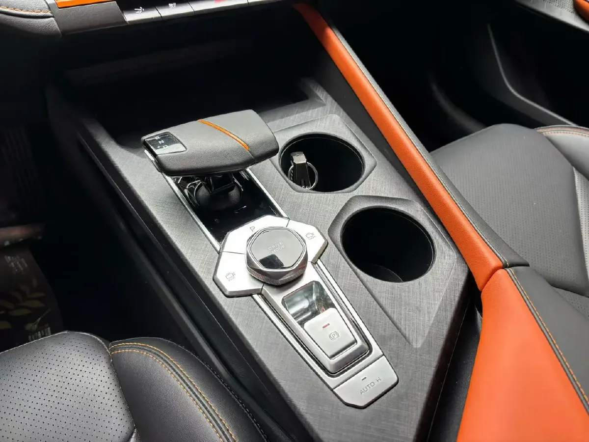 2022 ChangAn UNI-V 1.5T 188HP L4 7DCT,autocango,china used car exporter,china ev exporter,chinese used car exporter,chinese used ev exporter