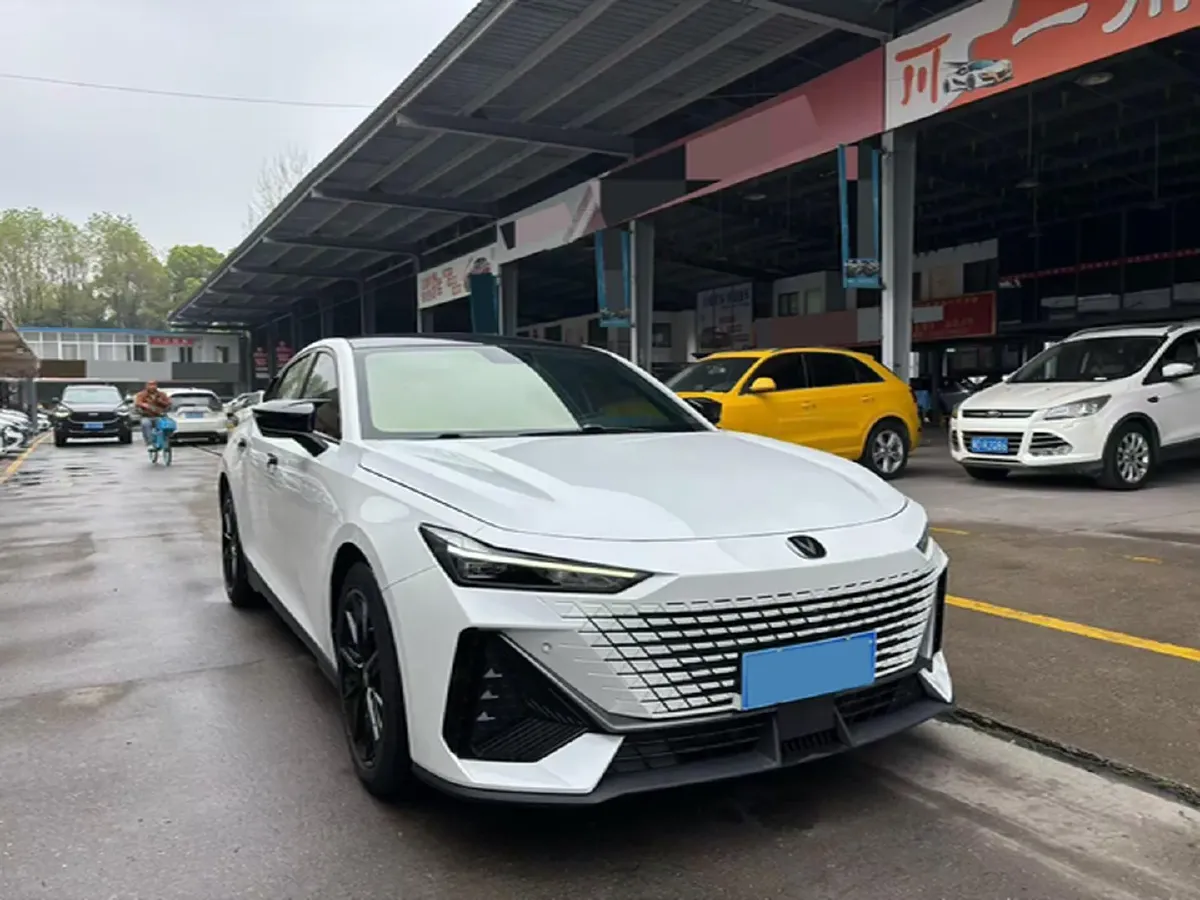 2022 ChangAn UNI-V 1.5T 188HP L4 7DCT,autocango,china used car exporter,china ev exporter,chinese used car exporter,chinese used ev exporter