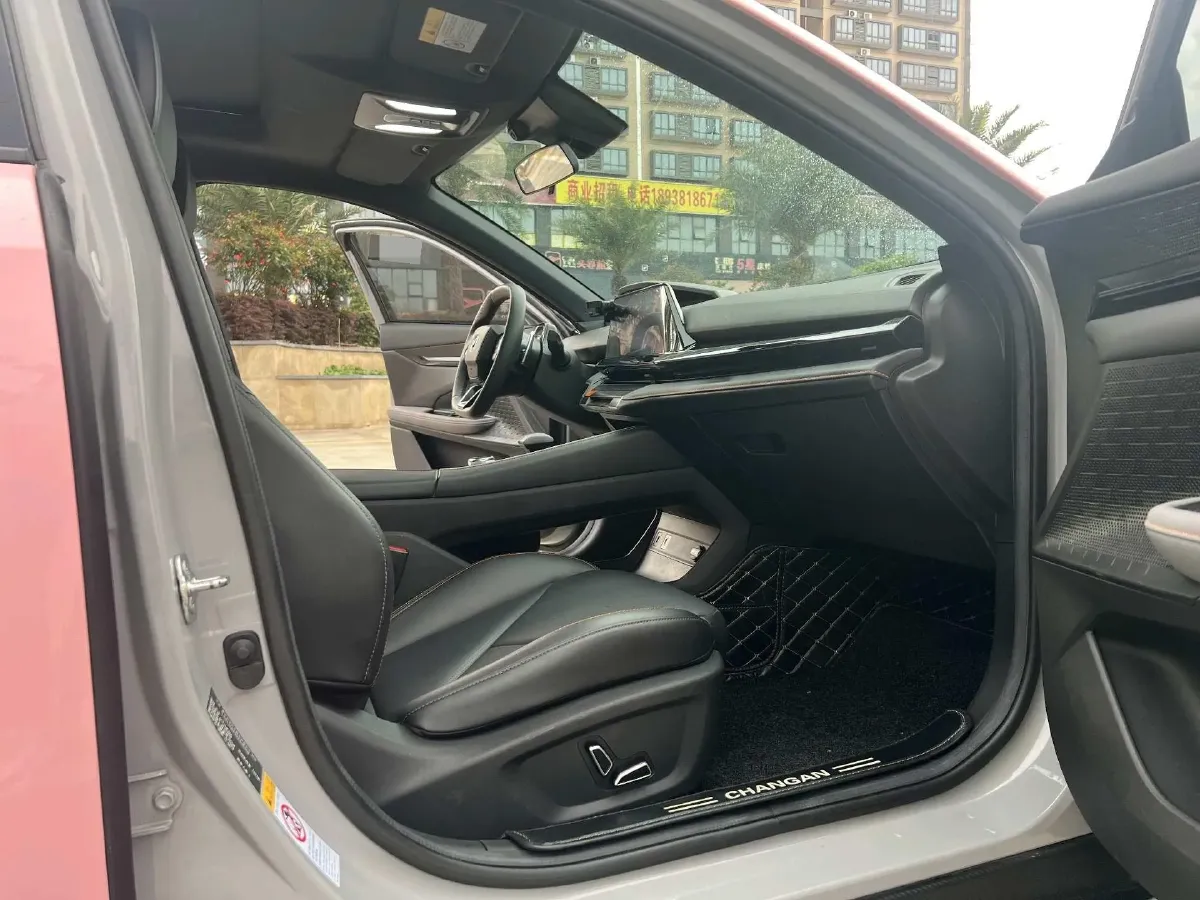 2022 ChangAn UNI-V 1.5T 188HP L4 7DCT,autocango,china used car exporter,china ev exporter,chinese used car exporter,chinese used ev exporter