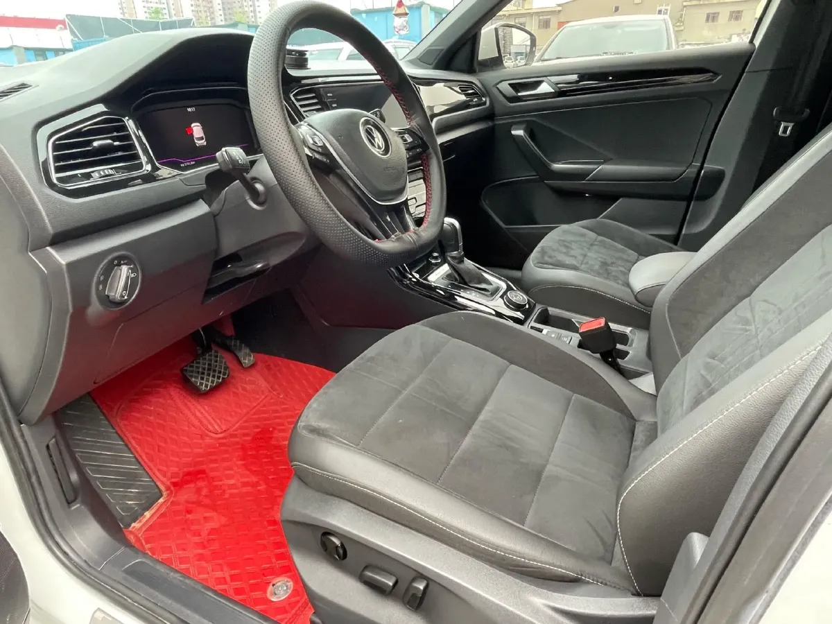 2021 Volkswagen T-Roc 1.4T 150HP L4 7DCT,autocango,china used car exporter,china ev exporter,chinese used car exporter,chinese used ev exporter