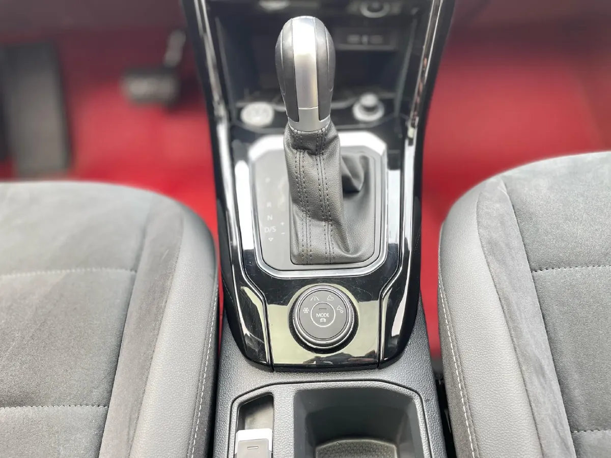 2021 Volkswagen T-Roc 1.4T 150HP L4 7DCT,autocango,china used car exporter,china ev exporter,chinese used car exporter,chinese used ev exporter