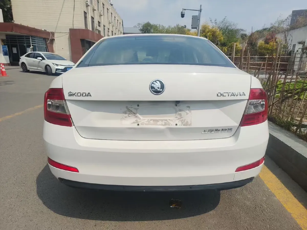 2018 Skoda Octavia 1.6L 110HP L4 5MT,autocango,china used car exporter,china ev exporter,chinese used car exporter,chinese used ev exporter