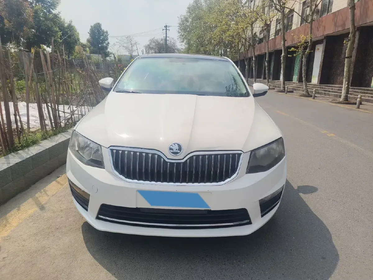 2018 Skoda Octavia 1.6L 110HP L4 5MT,autocango,china used car exporter,china ev exporter,chinese used car exporter,chinese used ev exporter