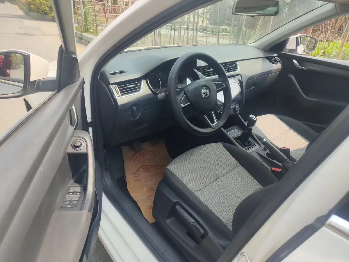 2018 Skoda Octavia 1.6L 110HP L4 5MT,autocango,china used car exporter,china ev exporter,chinese used car exporter,chinese used ev exporter