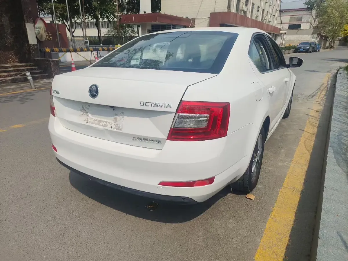 2018 Skoda Octavia 1.6L 110HP L4 5MT,autocango,china used car exporter,china ev exporter,chinese used car exporter,chinese used ev exporter