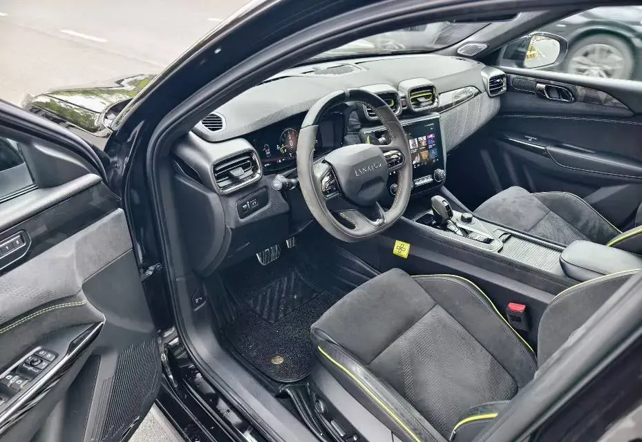 2023 Tank 300 2.0T 227HP L4 8AT,autocango,china used car exporter,china ev exporter,chinese used car exporter,chinese used ev exporter