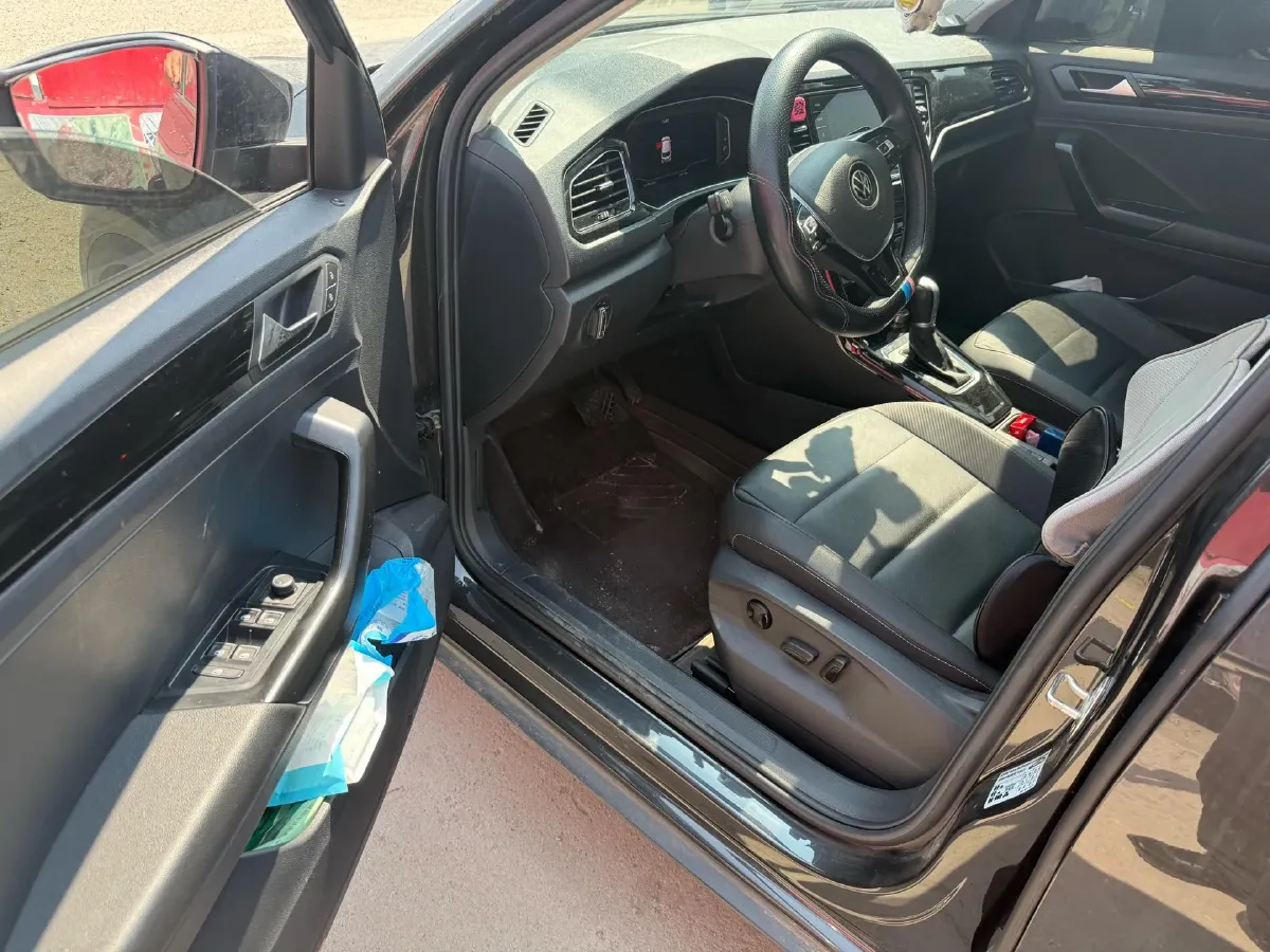 2022 Volkswagen T-Roc 1.4T 150HP L4 7DCT,autocango,china used car exporter,china ev exporter,chinese used car exporter,chinese used ev exporter