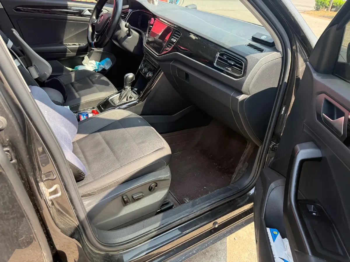 2022 Volkswagen T-Roc 1.4T 150HP L4 7DCT,autocango,china used car exporter,china ev exporter,chinese used car exporter,chinese used ev exporter