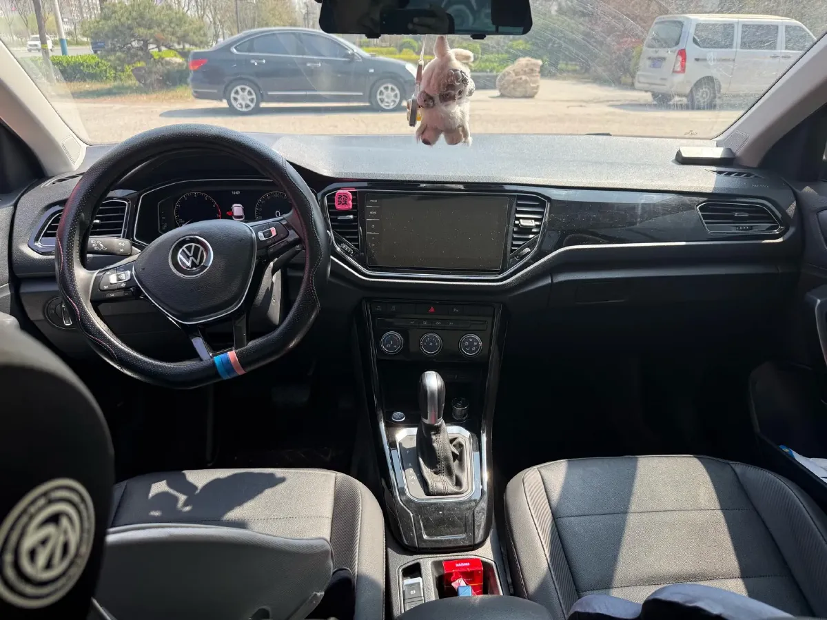 2022 Volkswagen T-Roc 1.4T 150HP L4 7DCT,autocango,china used car exporter,china ev exporter,chinese used car exporter,chinese used ev exporter