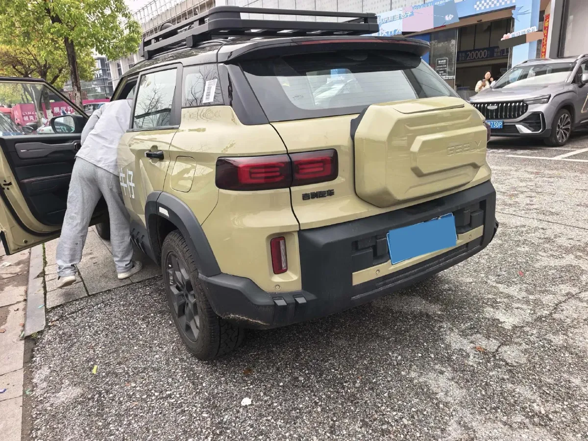 2025 Geely Cowboy 1.5T 181HP L4 7DCT,autocango,china used car exporter,china ev exporter,chinese used car exporter,chinese used ev exporter