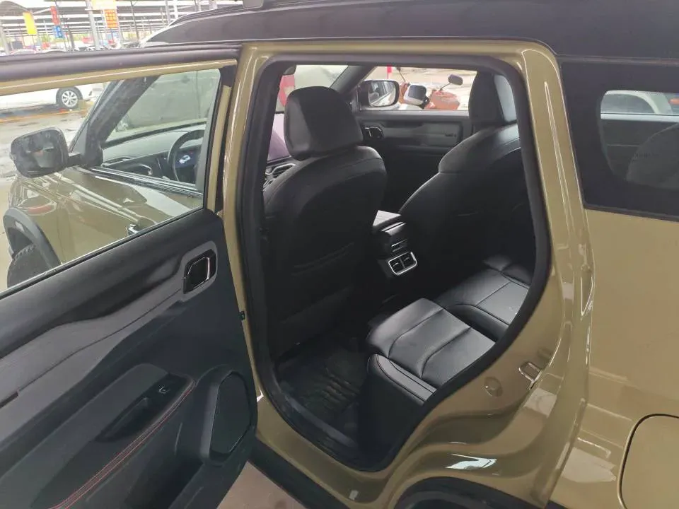 2025 Geely Cowboy 1.5T 181HP L4 7DCT,autocango,china used car exporter,china ev exporter,chinese used car exporter,chinese used ev exporter