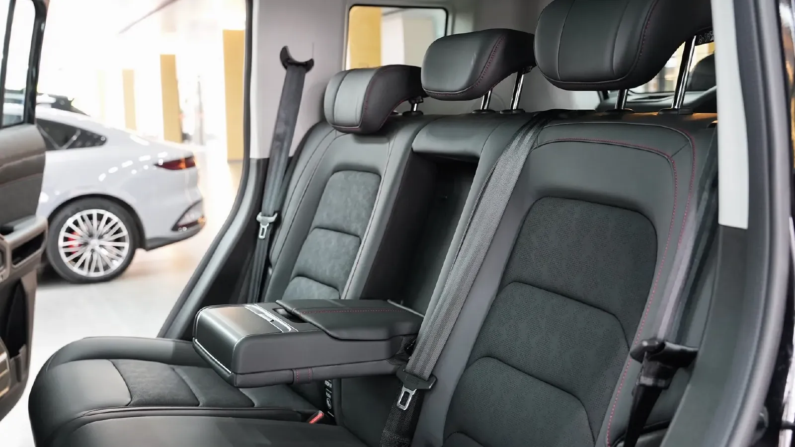 2024 Jetour ShanHai TravellerC-DM 1.5T 156HP L4 3DHT PHEV 43.24KWH,autocango,china used car exporter,china ev exporter,chinese used car exporter,chinese used ev exporter