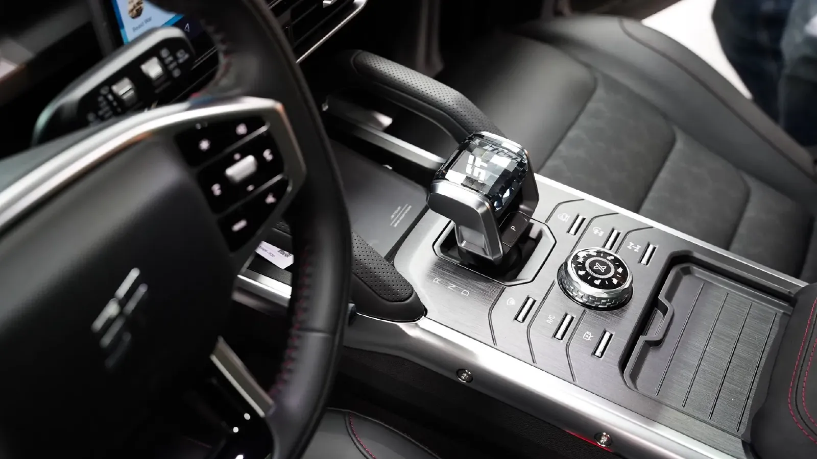 2024 Jetour ShanHai TravellerC-DM 1.5T 156HP L4 3DHT PHEV 43.24KWH,autocango,china used car exporter,china ev exporter,chinese used car exporter,chinese used ev exporter