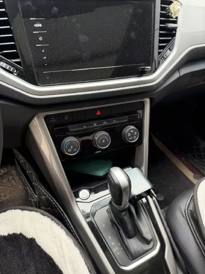 2022 Volkswagen T-Roc 1.4T 150HP L4 7DCT,autocango,china used car exporter,china ev exporter,chinese used car exporter,chinese used ev exporter