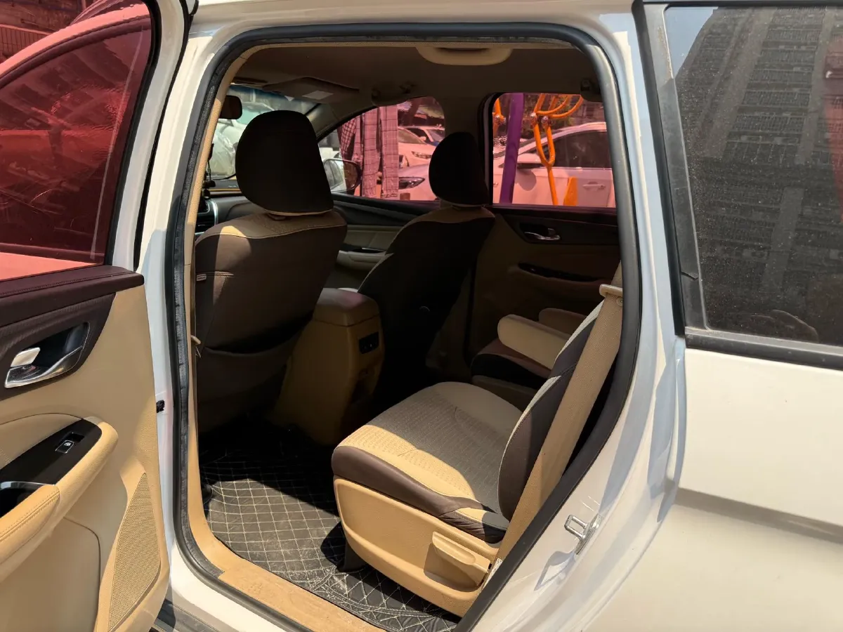 2017 BaoJun 730 1.5T 150HP L4 6MT,autocango,china used car exporter,china ev exporter,chinese used car exporter,chinese used ev exporter