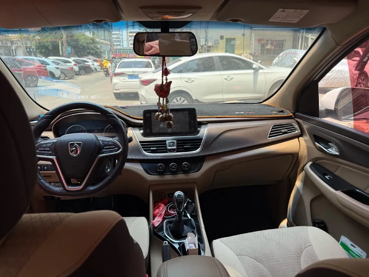 2017 BaoJun 730 1.5T 150HP L4 6MT,autocango,china used car exporter,china ev exporter,chinese used car exporter,chinese used ev exporter