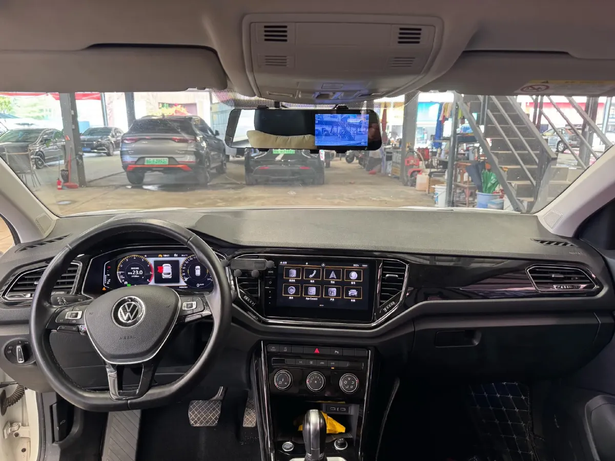2022 Volkswagen T-Roc 1.4T 150HP L4 7DCT,autocango,china used car exporter,china ev exporter,chinese used car exporter,chinese used ev exporter