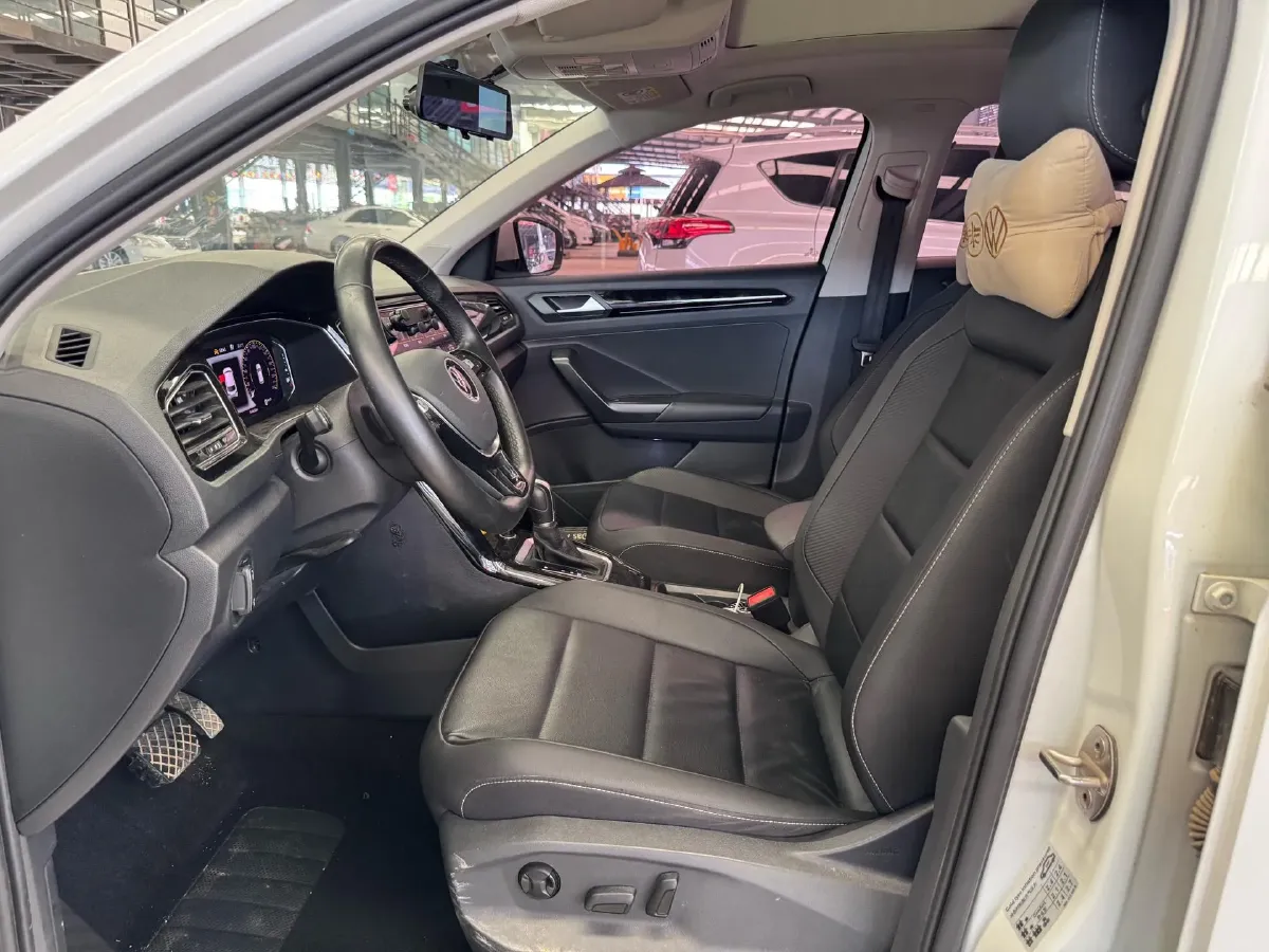 2022 Volkswagen T-Roc 1.4T 150HP L4 7DCT,autocango,china used car exporter,china ev exporter,chinese used car exporter,chinese used ev exporter
