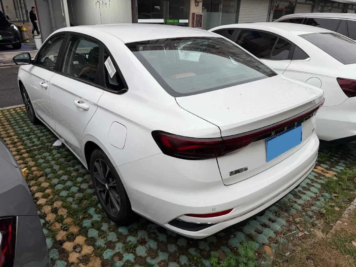 2025 Geely Emgrand 1.5L 127HP L4 CVT,autocango,china used car exporter,china ev exporter,chinese used car exporter,chinese used ev exporter
