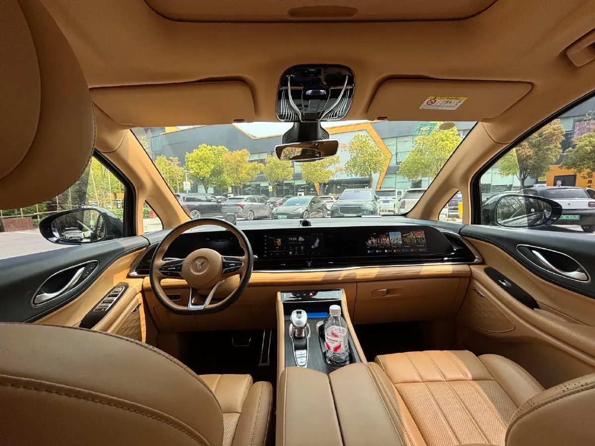 2022 Voyah Dream 1.5T 136HP L4 PHEV 25.57KWH,autocango,china used car exporter,china ev exporter,chinese used car exporter,chinese used ev exporter