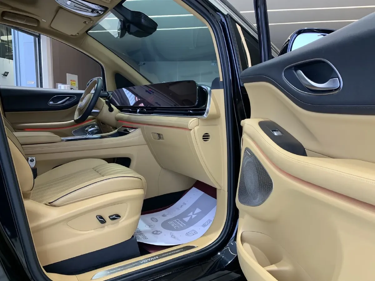 2022 Voyah Dream 1.5T 136HP L4 PHEV 25.57KWH,autocango,china used car exporter,china ev exporter,chinese used car exporter,chinese used ev exporter