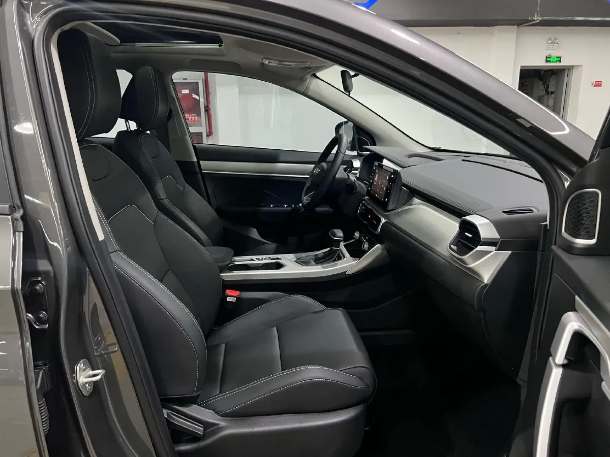 2025 Geely Coolray 1.5L 126HP L4 CVT,autocango,china used car exporter,china ev exporter,chinese used car exporter,chinese used ev exporter