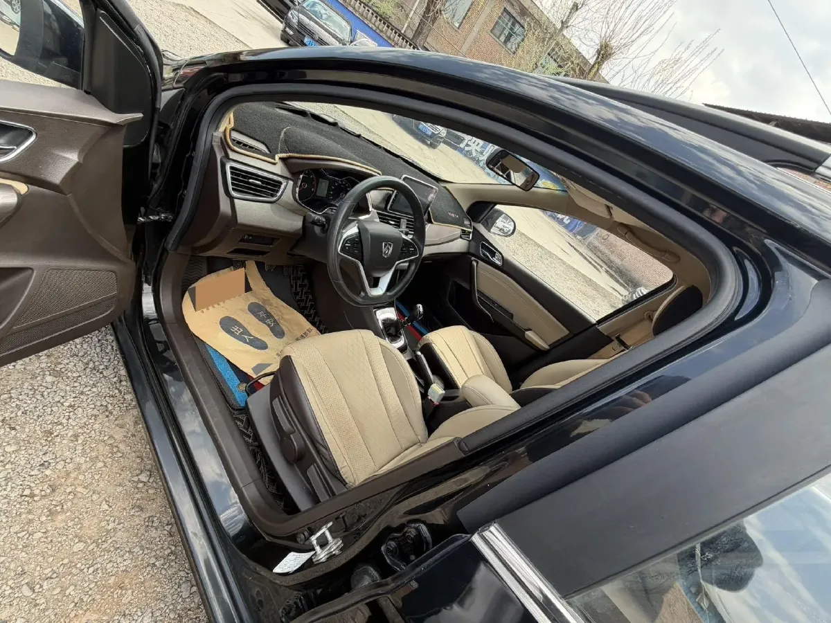 2017 BaoJun 310W 1.5L 112HP L4 6MT,autocango,china used car exporter,china ev exporter,chinese used car exporter,chinese used ev exporter