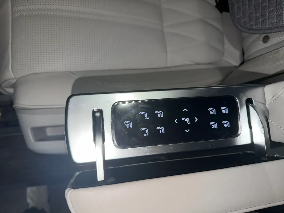 2023 Roewe iMAX8 2.0T 234HP L4 8AT,autocango,china used car exporter,china ev exporter,chinese used car exporter,chinese used ev exporter