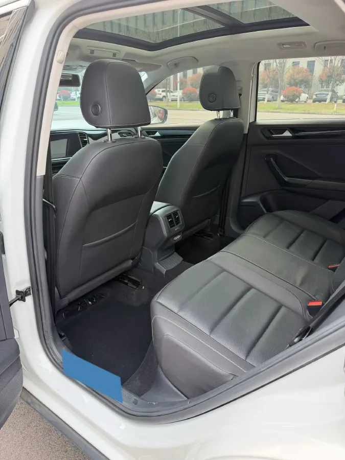 2022 Volkswagen T-Roc 1.4T 150HP L4 7DCT,autocango,china used car exporter,china ev exporter,chinese used car exporter,chinese used ev exporter