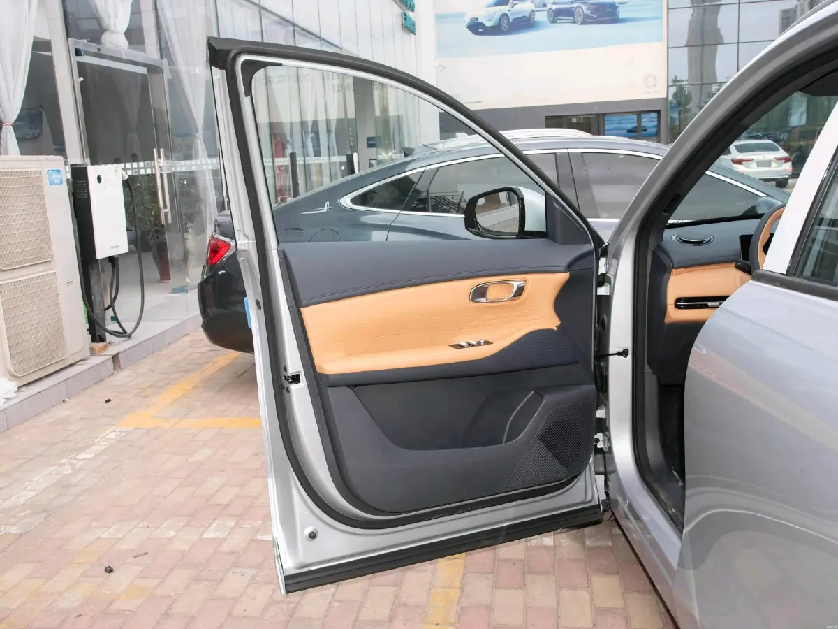 2025 WuLing XingGuangS 1.5L 106HP L4 E-CVT PHEV,autocango,china used car exporter,china ev exporter,chinese used car exporter,chinese used ev exporter