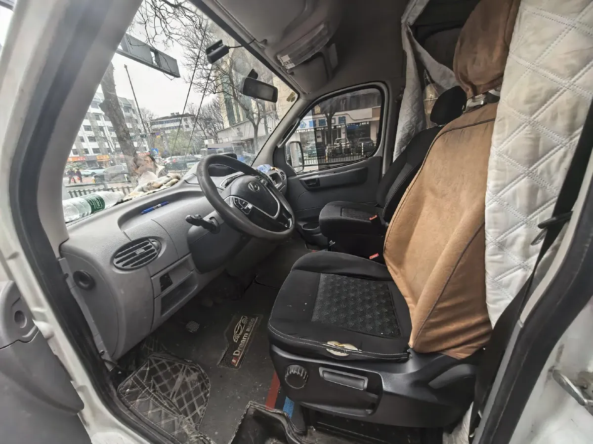 2019 MAXUS XinTu V80 2.0T 139HP L4 6MT,autocango,china used car exporter,china ev exporter,chinese used car exporter,chinese used ev exporter