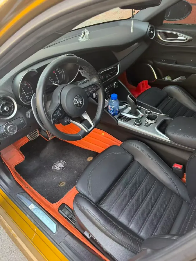 2022 Alfa Romeo Giulia 2.0T 280HP L4 8AT,autocango,china used car exporter,china ev exporter,chinese used car exporter,chinese used ev exporter