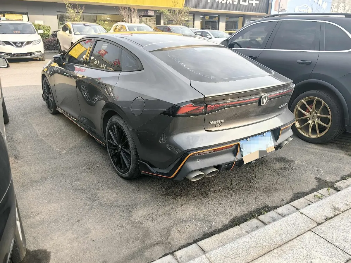 2022 ChangAn UNI-V 1.5T 188HP L4 7DCT,autocango,china used car exporter,china ev exporter,chinese used car exporter,chinese used ev exporter